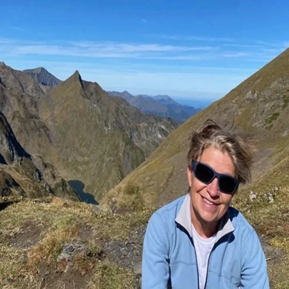 Dr Sarah Hollis